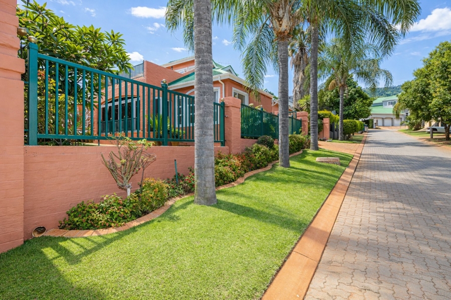 4 Bedroom Property for Sale in Caribbean Beach Club North West